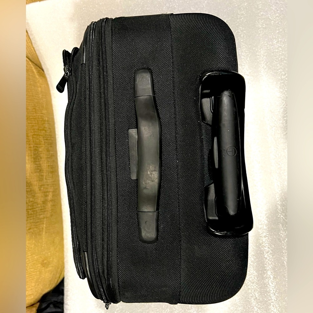 TUMI T-Tech Expandable 2-Wheeled Carry On 5720D  Black 21" x 16" x 9.5"